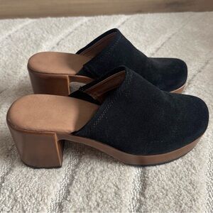 Crown Vintage Cami Clogs Mules Black Suede Heels size 8.5